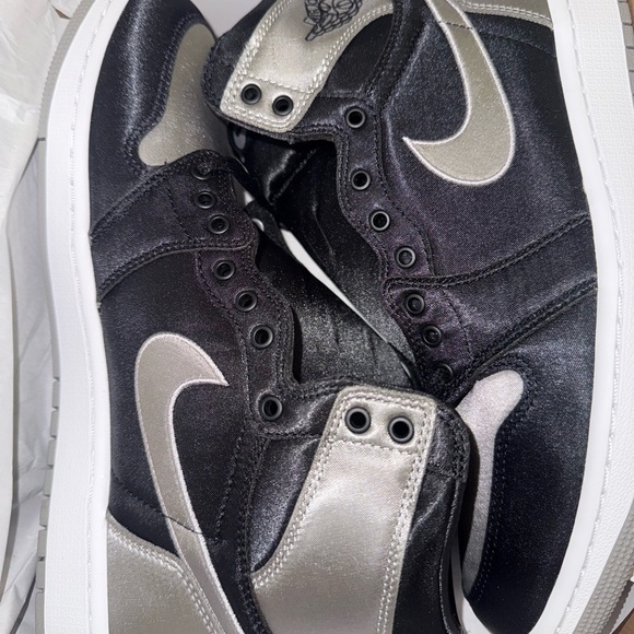 NIKE Jordan 1 Retro High OG Satin
Shadow (Women's) Size 12 Brand New - Picture 7 of 11